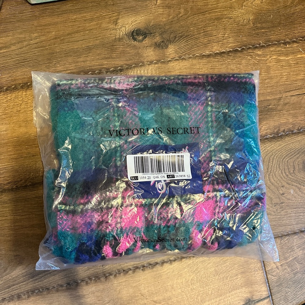 Victoria’s Secret blanket scarf